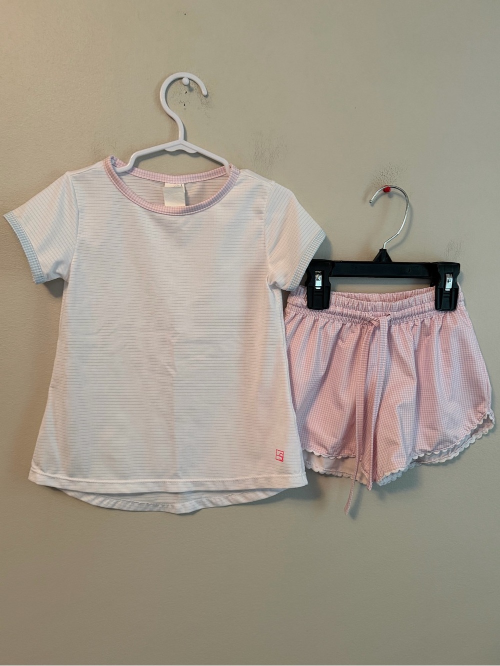 Set Athletics White Top With Pink Shorts